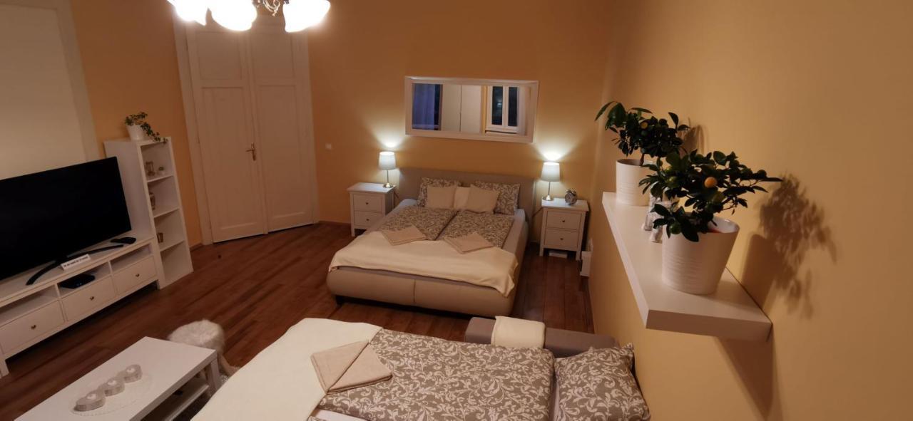 Corvin City Center Kisfaludy Apartman Lägenhet Budapest Exteriör bild