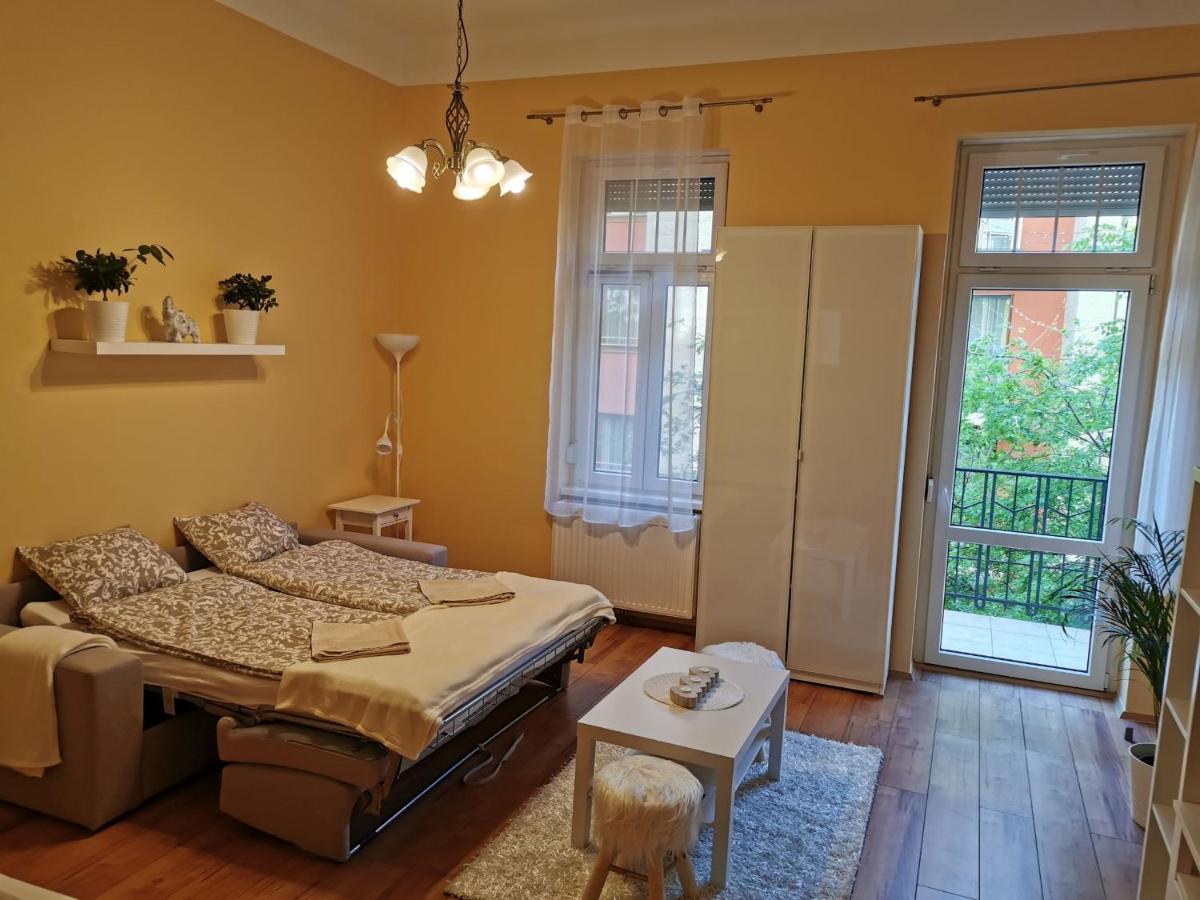 Corvin City Center Kisfaludy Apartman Lägenhet Budapest Exteriör bild