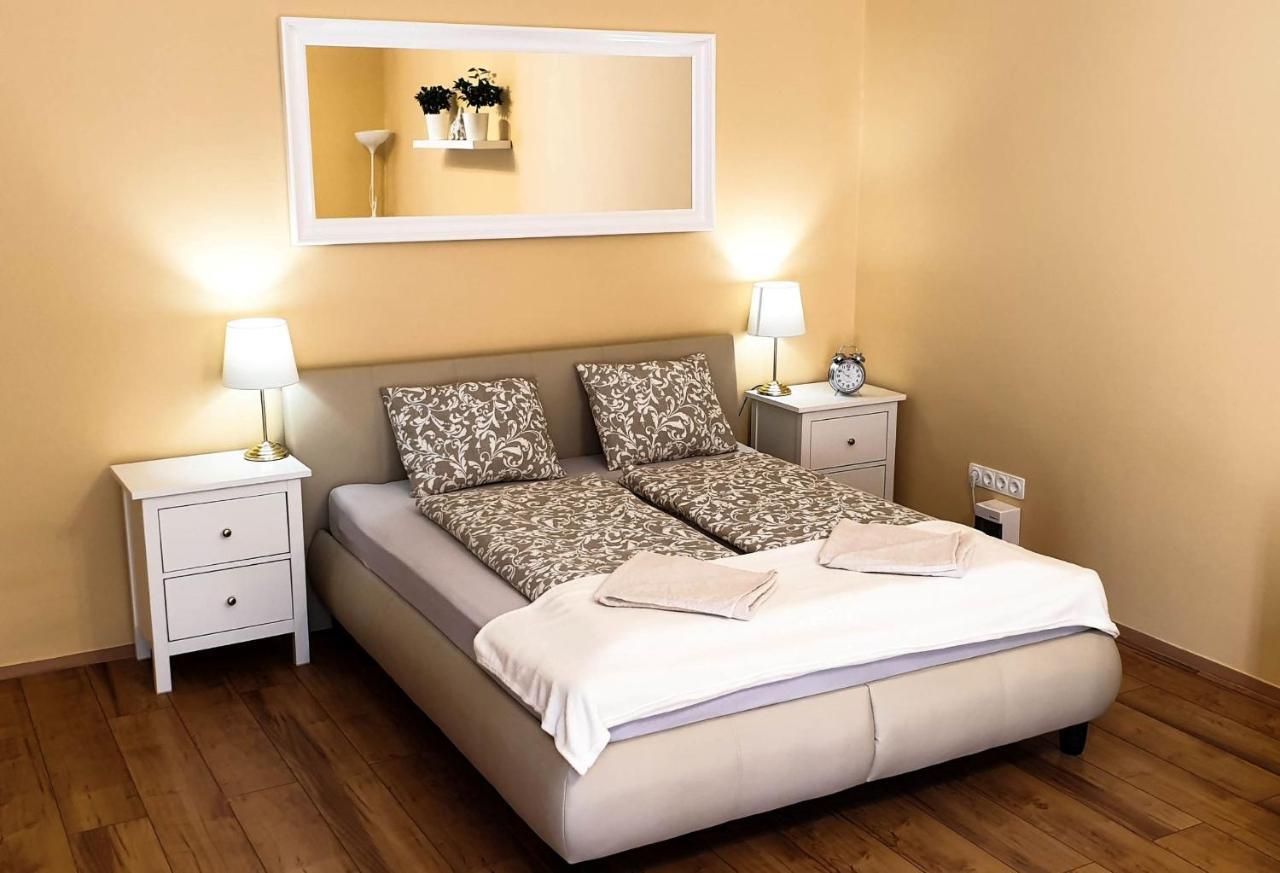 Corvin City Center Kisfaludy Apartman Lägenhet Budapest Exteriör bild